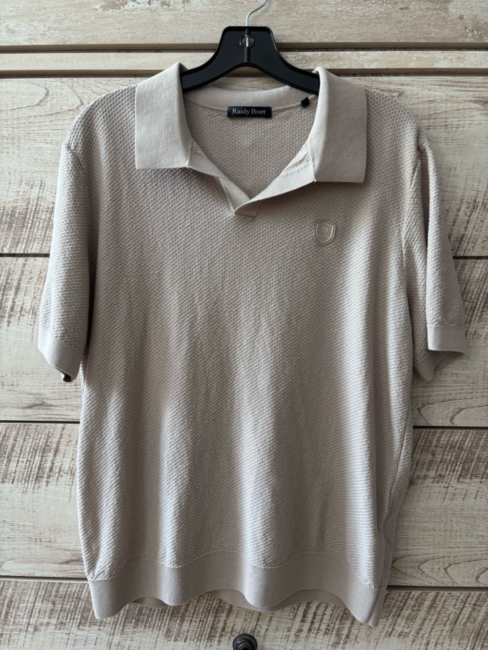 NWOT - Raidy Boer
Men’s polo 
83% cotton 11% silk 6% linen